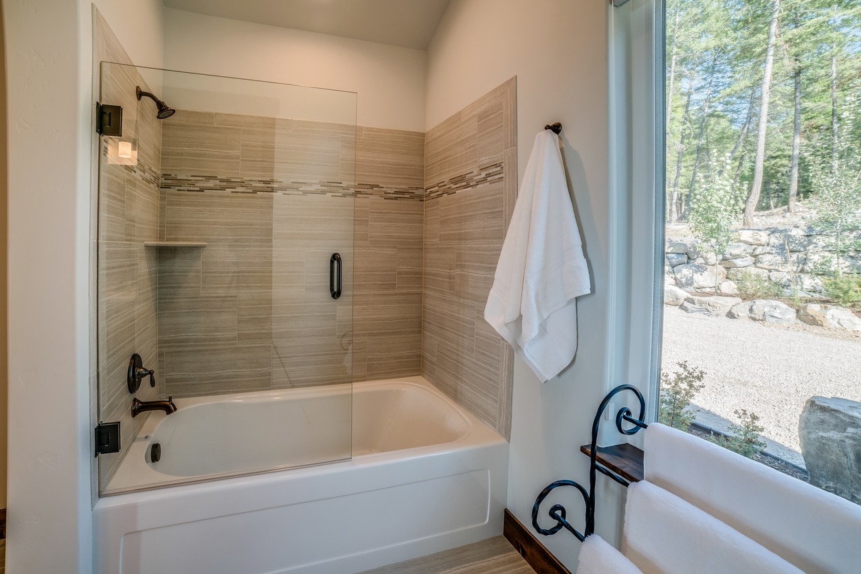 Shower & Tub Installation in Tse Bonito